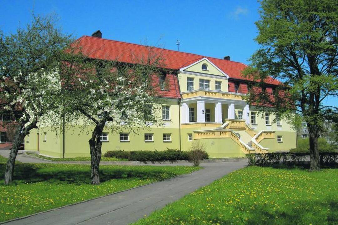 Mokykla,                 kurią globoja mūzos