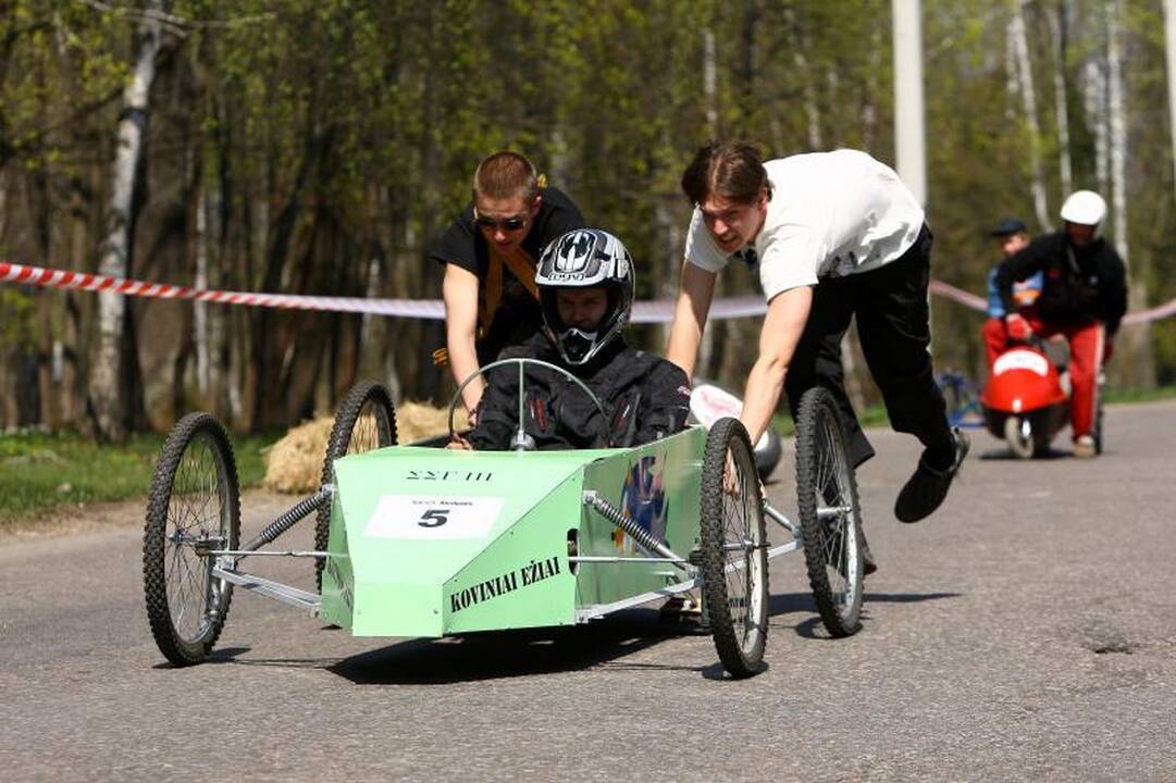 Studentų festivalis startavo riedžių lenktynėmis