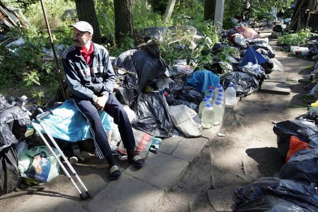 „Šiukšlyno žmonės" gyvena socialiniame būste  