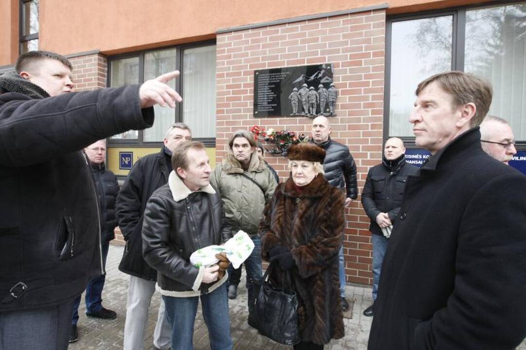 Afganistano karo aukoms - meno kūrinys „Juodoji tulpė“