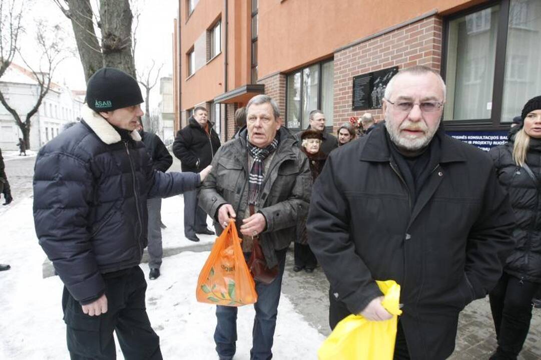 Afganistano karo aukoms - meno kūrinys „Juodoji tulpė“