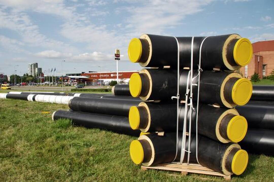 Mieste klojami nauji šilumos trasų vamzdžiai