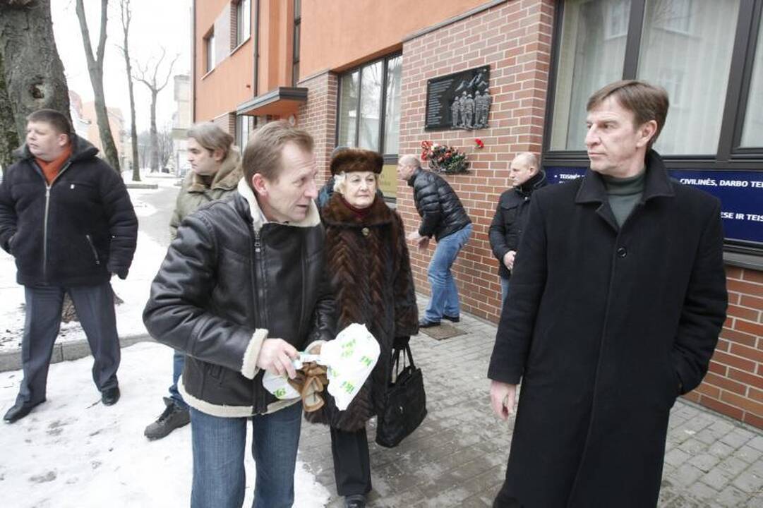 Afganistano karo aukoms - meno kūrinys „Juodoji tulpė“