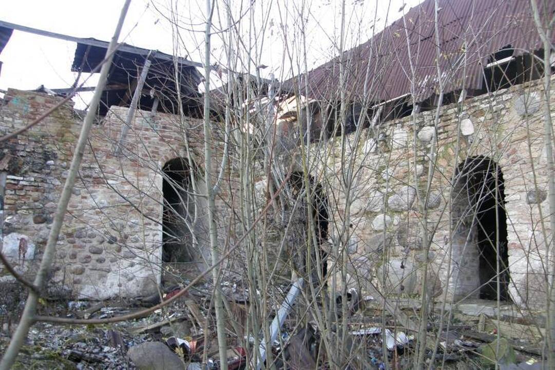 Bjauri dykynė Vilniaus senamiestyje - galvos skausmas gimnazijai