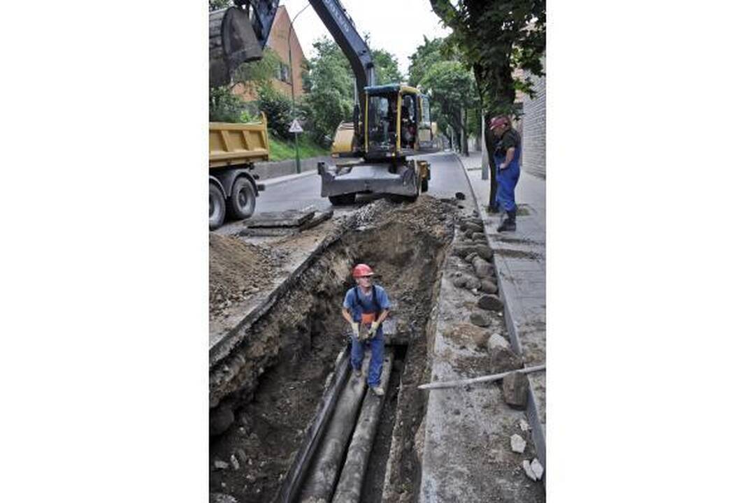 Mieste klojami nauji šilumos trasų vamzdžiai