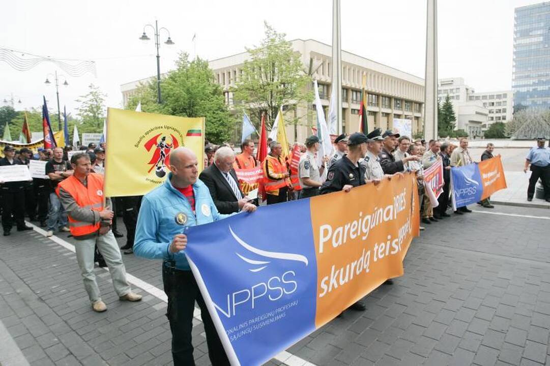 Pareigūnai sostinėje mitingavo prieš skurdinimą