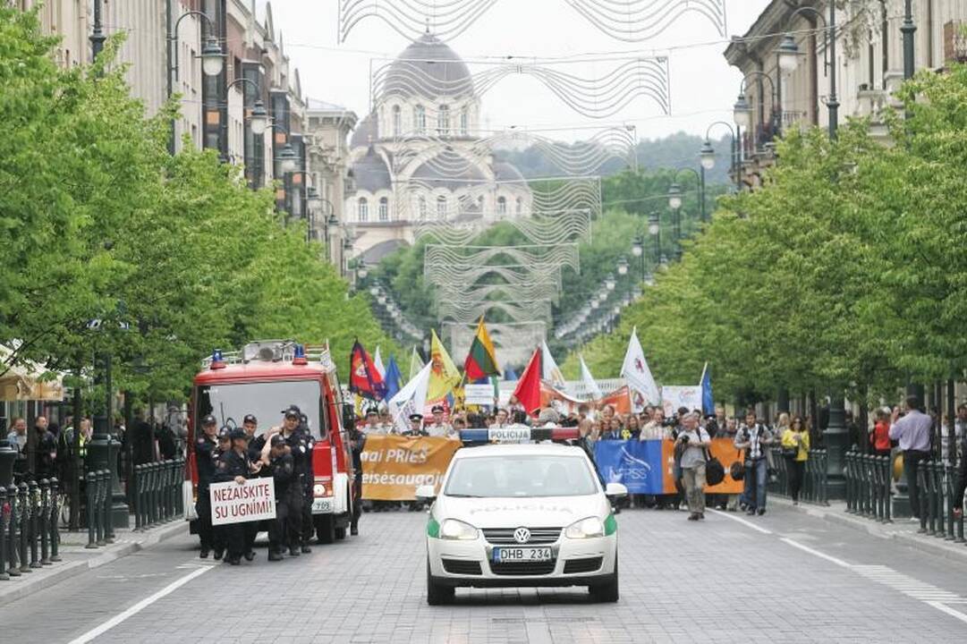 Pareigūnai sostinėje mitingavo prieš skurdinimą