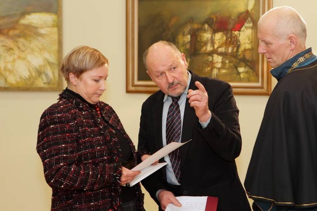 KU iškilmingoje ceremonijoje inauguruoti Garbės daktarai