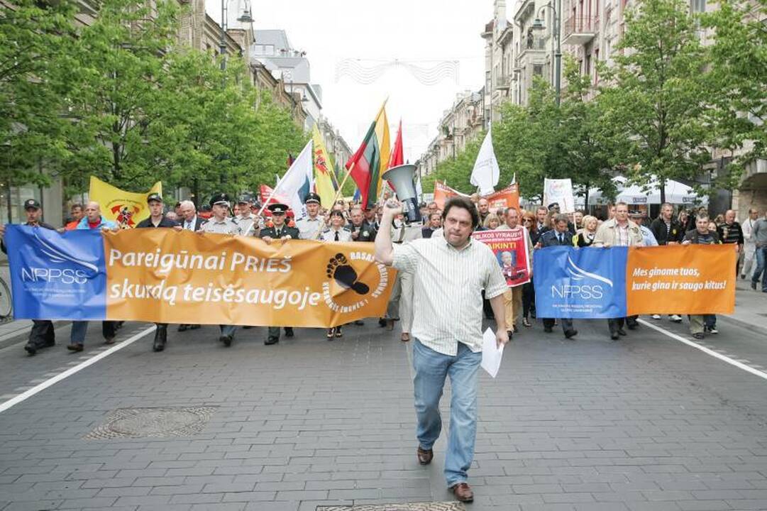 Pareigūnai sostinėje mitingavo prieš skurdinimą