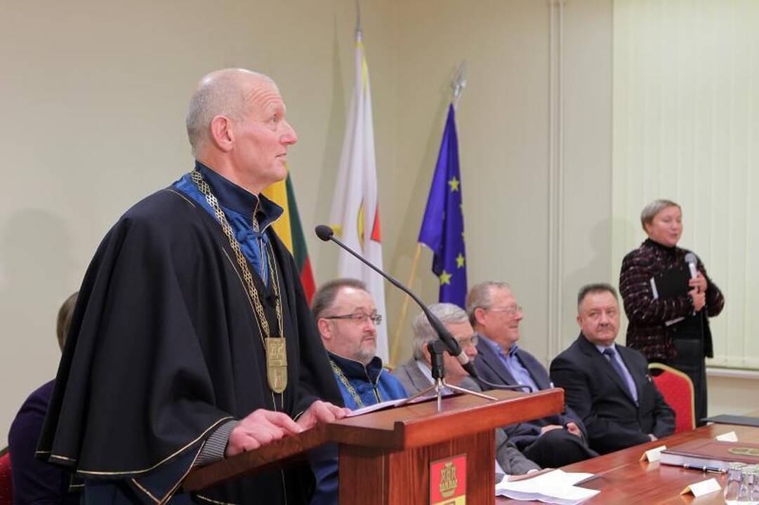 KU iškilmingoje ceremonijoje inauguruoti Garbės daktarai