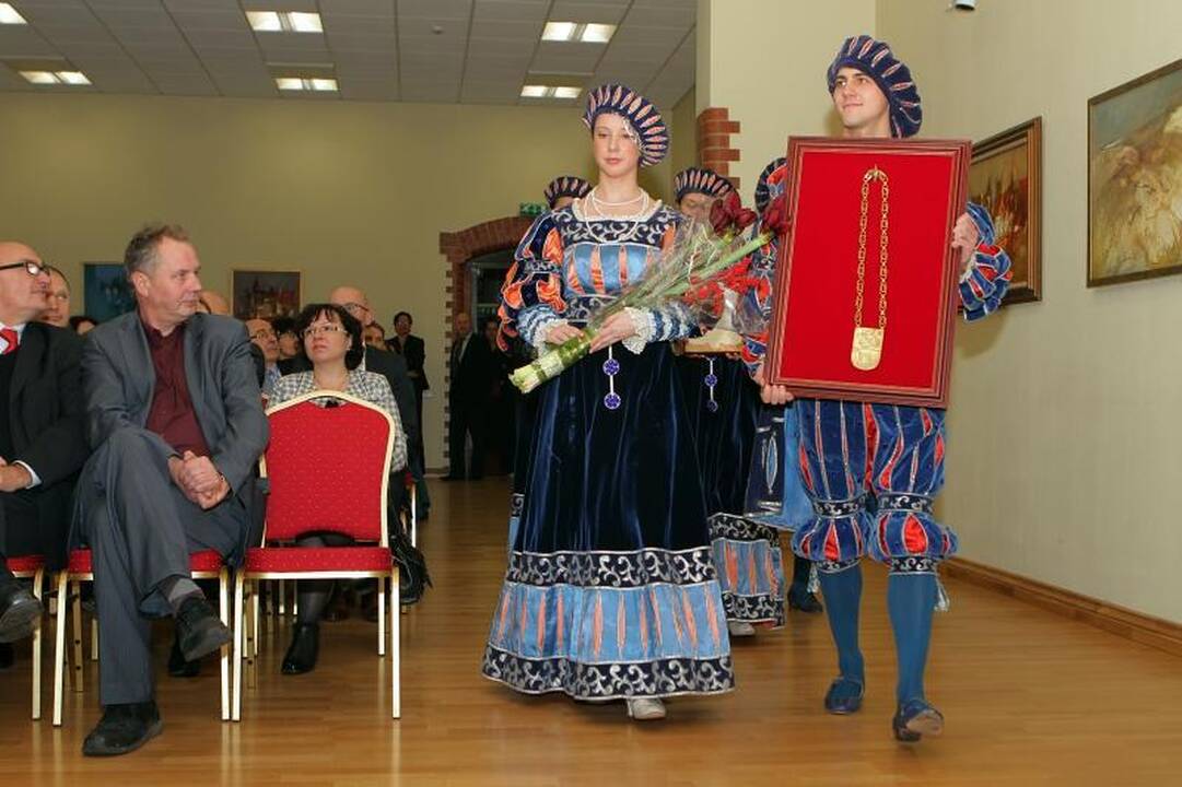 KU iškilmingoje ceremonijoje inauguruoti Garbės daktarai