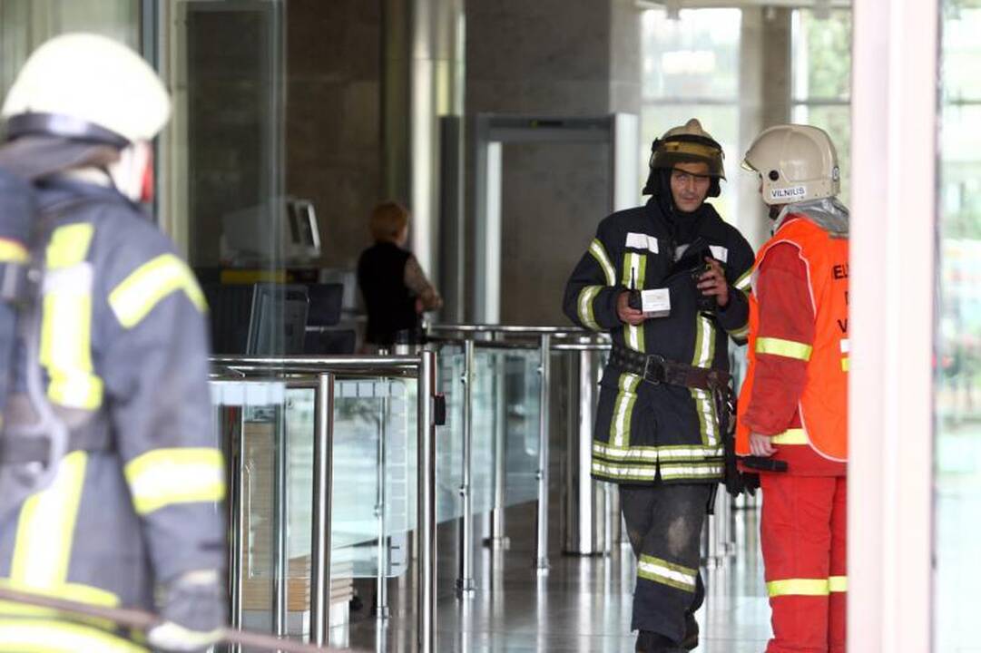 Ugniagesiai mokėsi gesinti Seimo rūmus
