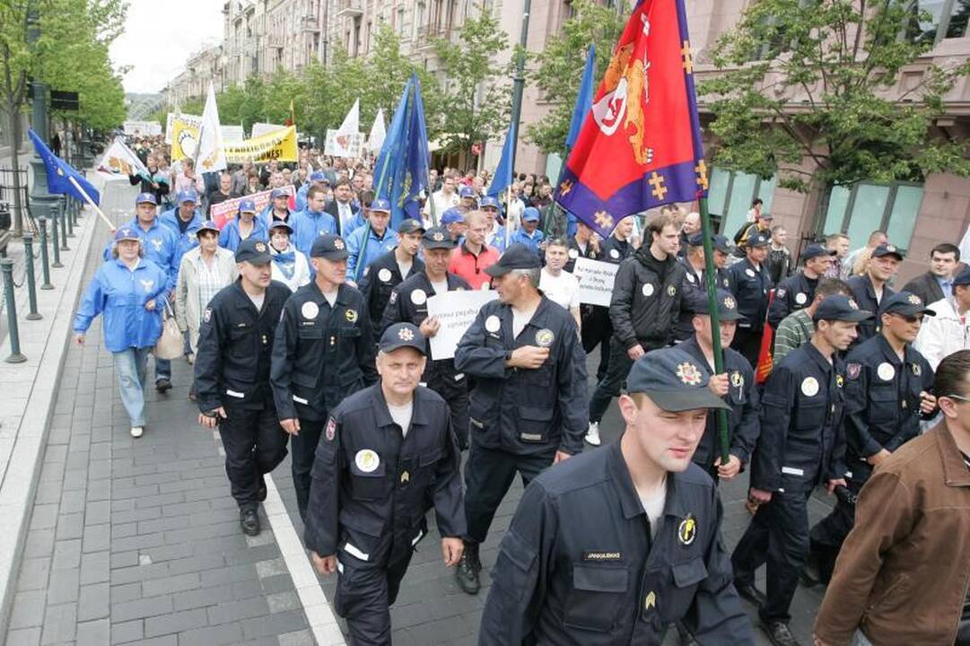 Pareigūnai sostinėje mitingavo prieš skurdinimą