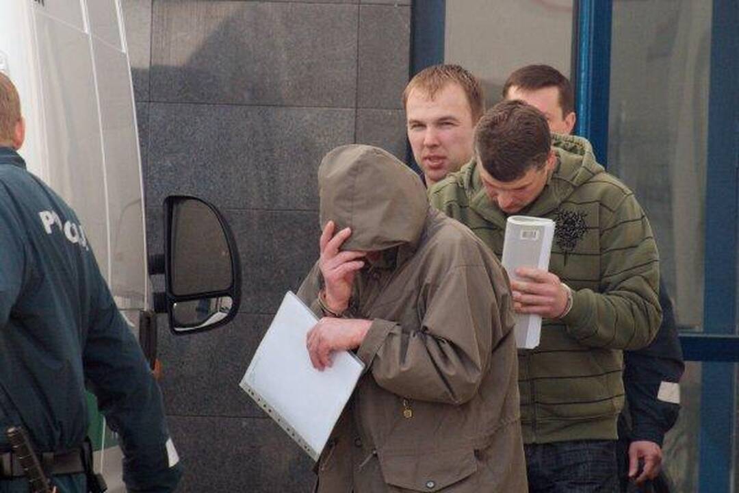 Išžaginimo greitosios pagalbos automobilyje byla - už uždarų durų