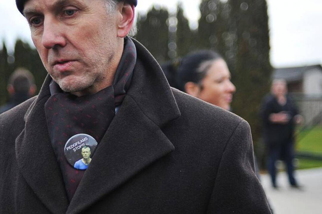 D.Kedžio dukra į mokyklą nėjo, su mama susitikti nevažiavo
