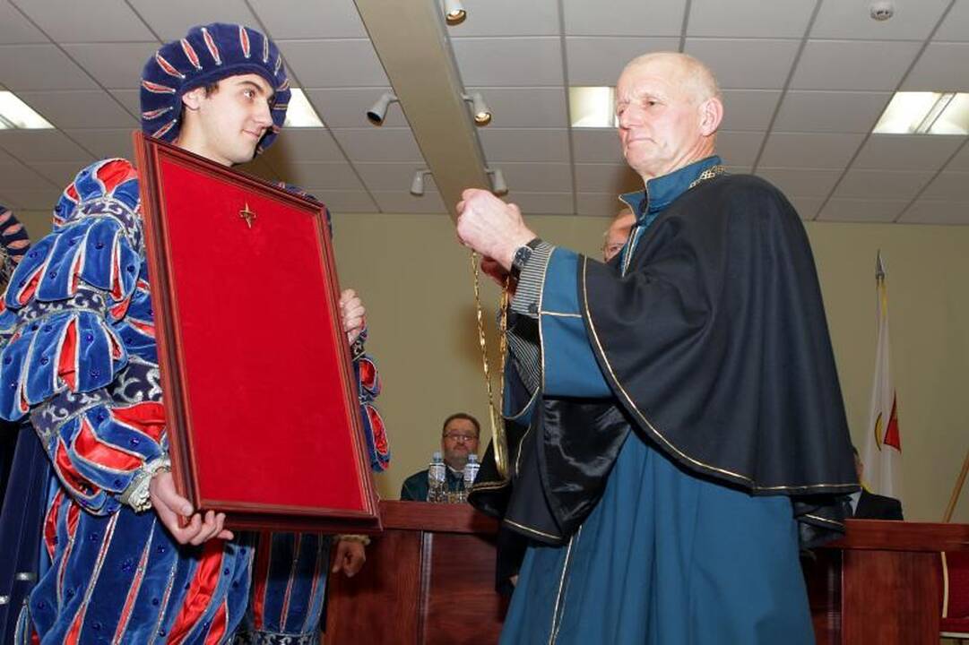 KU iškilmingoje ceremonijoje inauguruoti Garbės daktarai