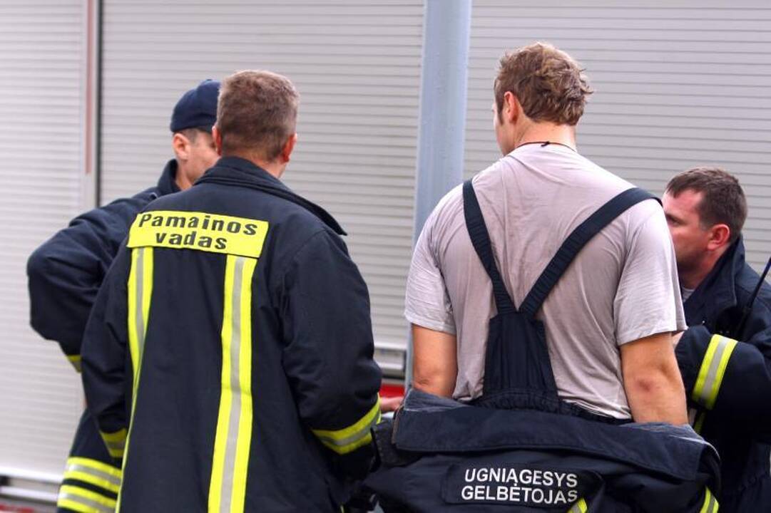 Ugniagesiai mokėsi gesinti Seimo rūmus