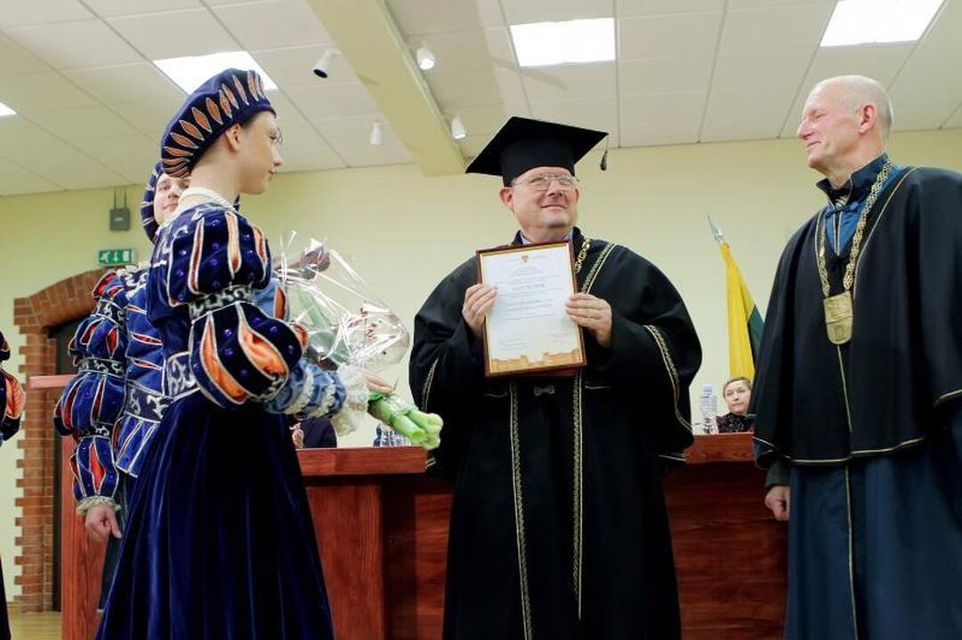 KU iškilmingoje ceremonijoje inauguruoti Garbės daktarai