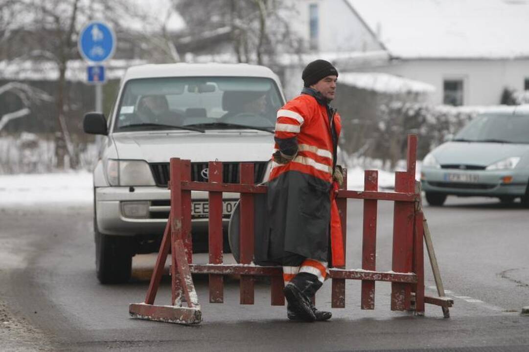 Rimkų pervažoje – nuvirtęs šilumvežis   