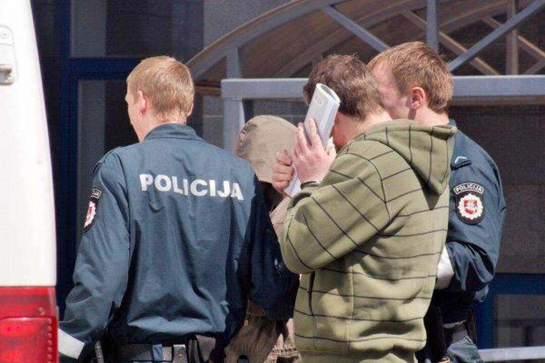 Išžaginimo greitosios pagalbos automobilyje byla - už uždarų durų