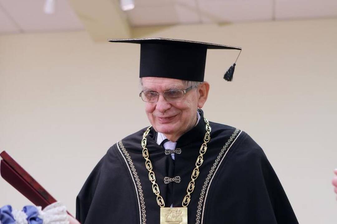 KU iškilmingoje ceremonijoje inauguruoti Garbės daktarai