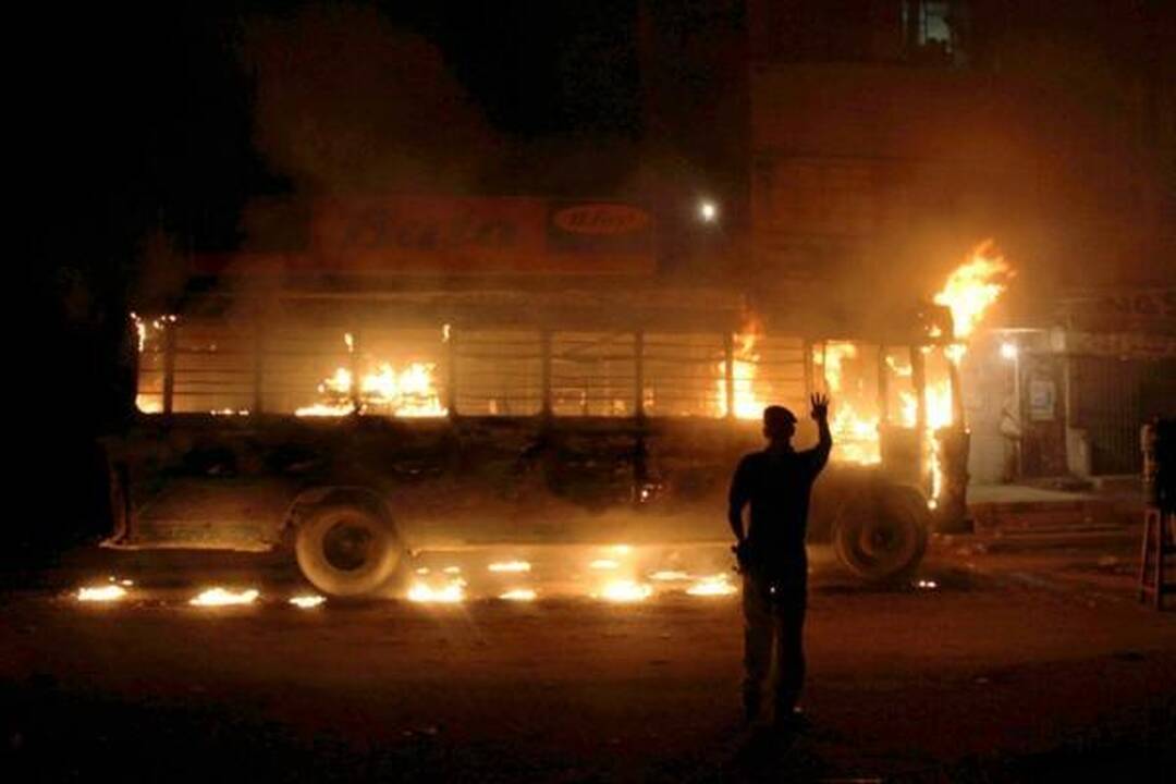 Karačyje per neramumus po vietos politiko nužudymo žuvo 31 žmogus