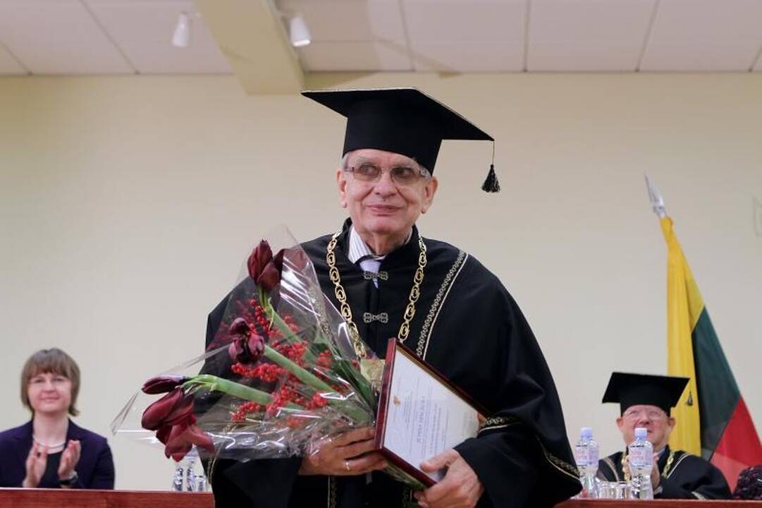 KU iškilmingoje ceremonijoje inauguruoti Garbės daktarai