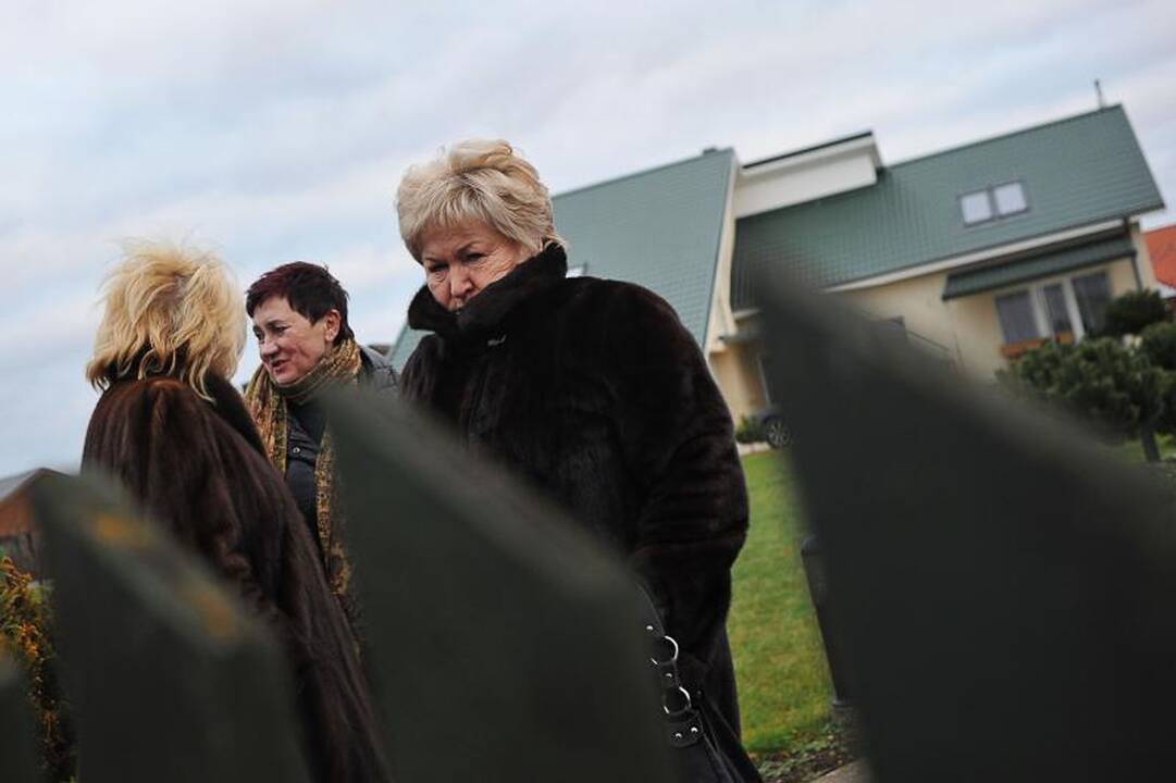 D.Kedžio dukra į mokyklą nėjo, su mama susitikti nevažiavo