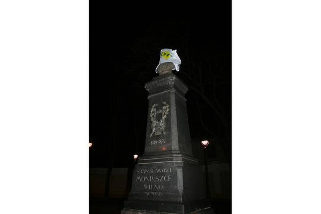 Maišelius statuloms movė „žalieji“