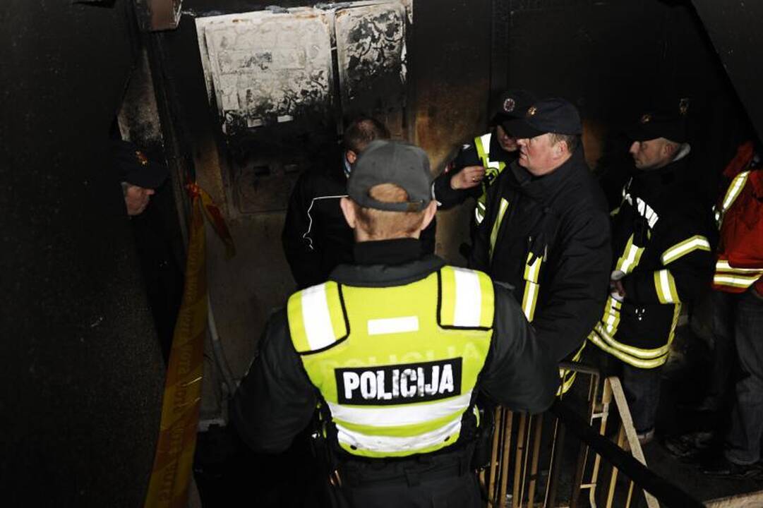 Pragariška naktis Kaune: iš degančio buto žmonės šoko per langą