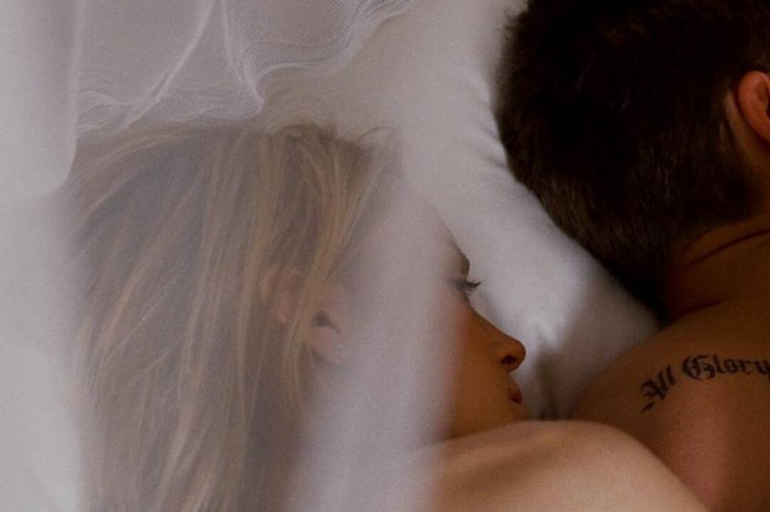 Zacas Efronas drovėjosi žiūrėdamas filmą „Amžinai tavo“ su mama