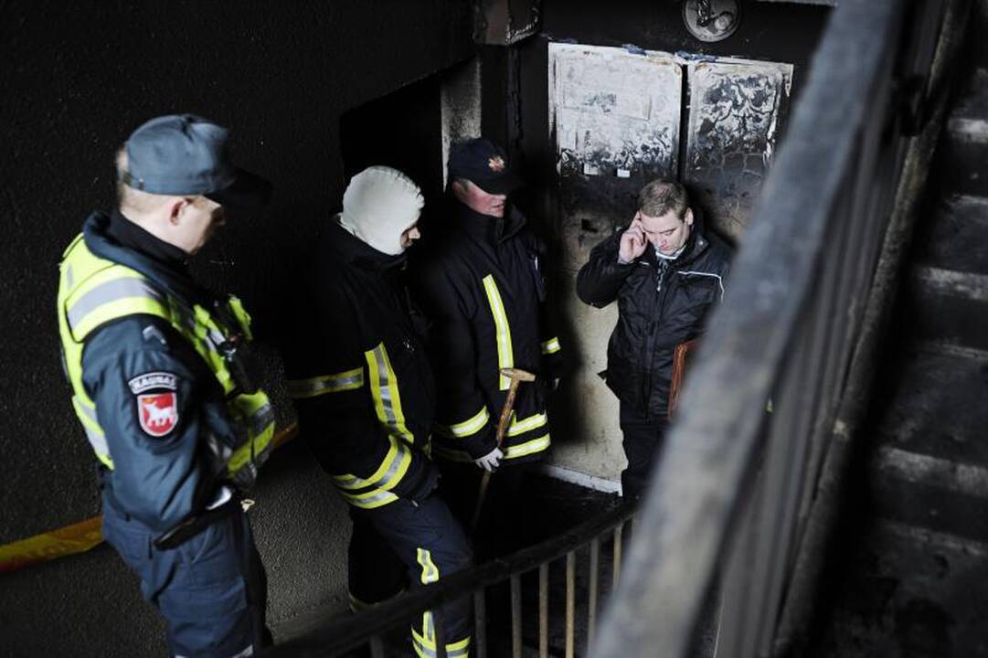 Pragariška naktis Kaune: iš degančio buto žmonės šoko per langą