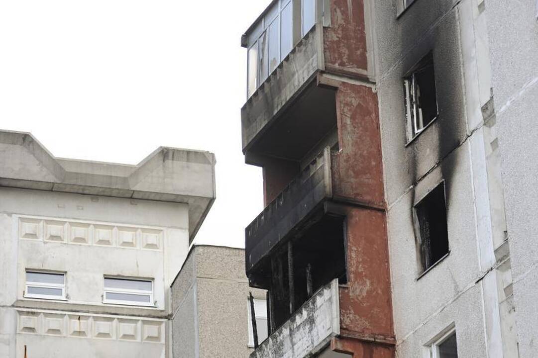 Pragariška naktis Kaune: iš degančio buto žmonės šoko per langą
