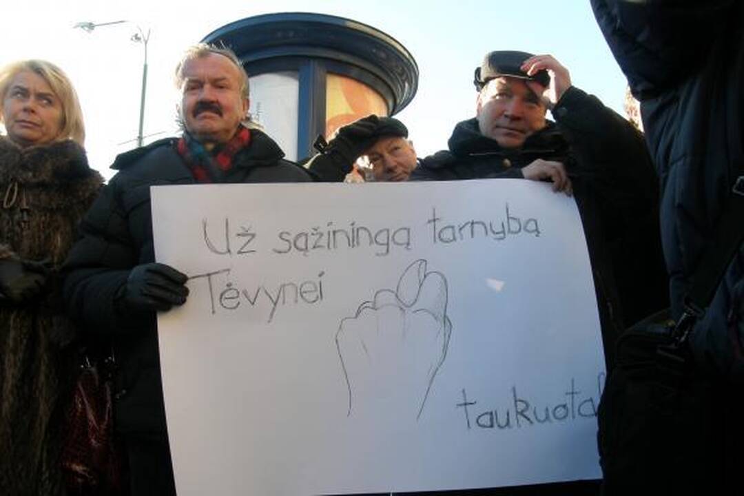 Klaipėdoje piketavo buvę pareigūnai 