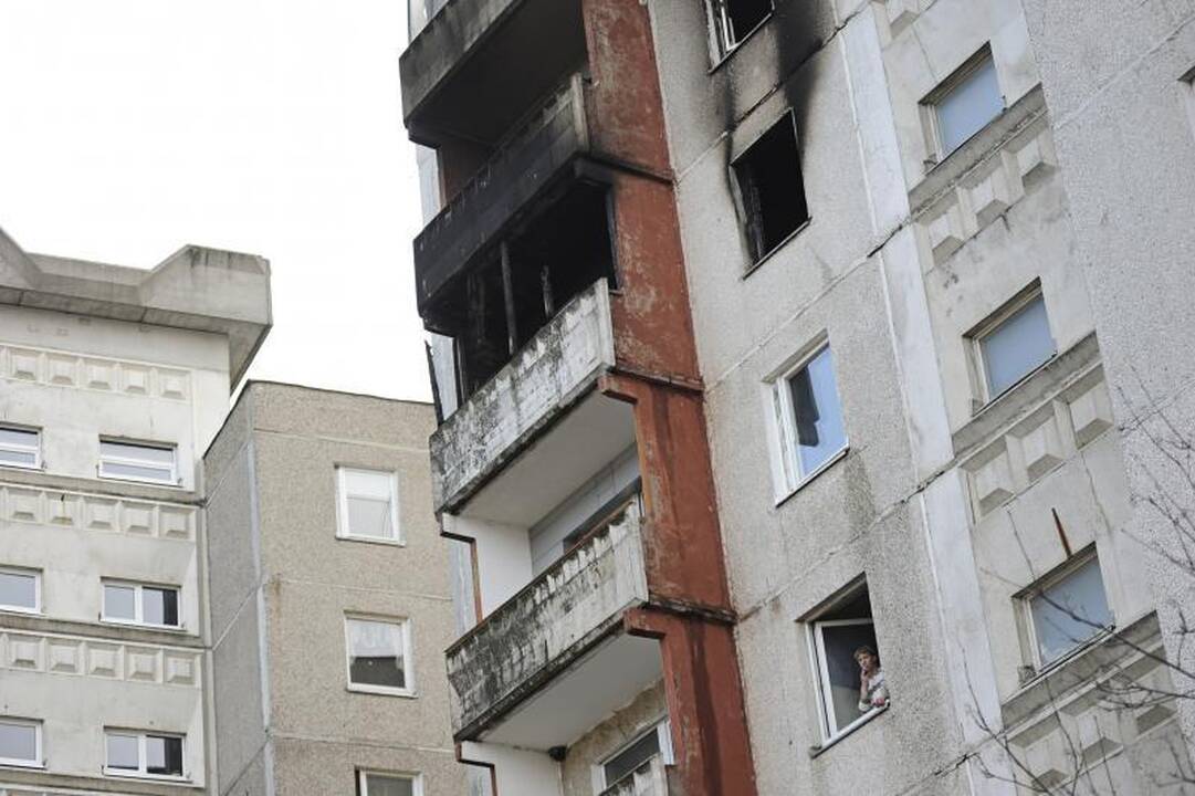 Pragariška naktis Kaune: iš degančio buto žmonės šoko per langą