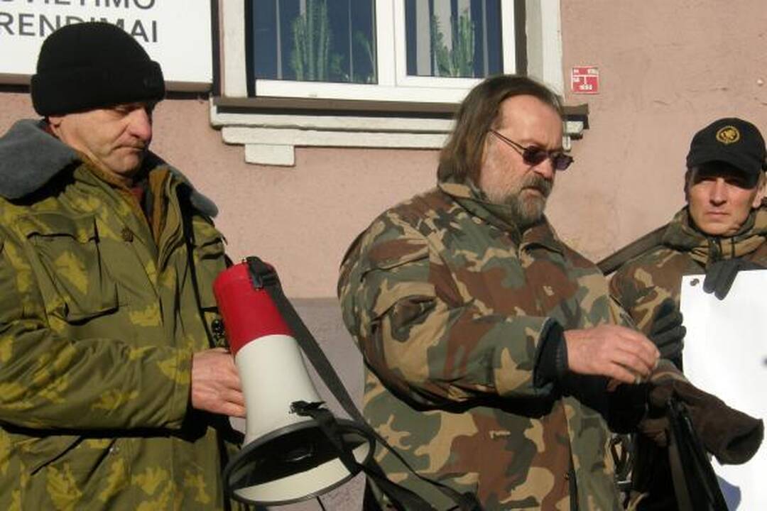 Klaipėdoje piketavo buvę pareigūnai 