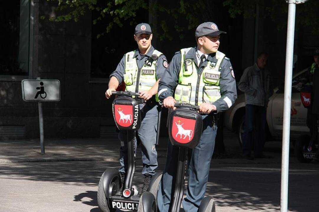 Į Kauno gatves išriedėjo keturi policijos riedžiai