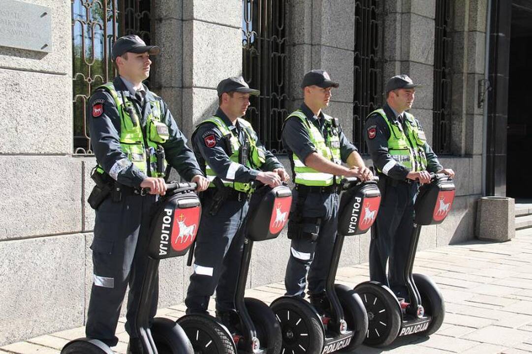 Į Kauno gatves išriedėjo keturi policijos riedžiai