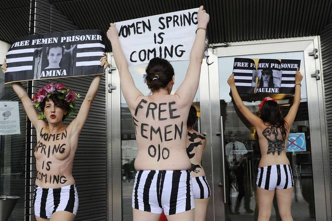Madride protestavo apsinuoginusios feministės  
