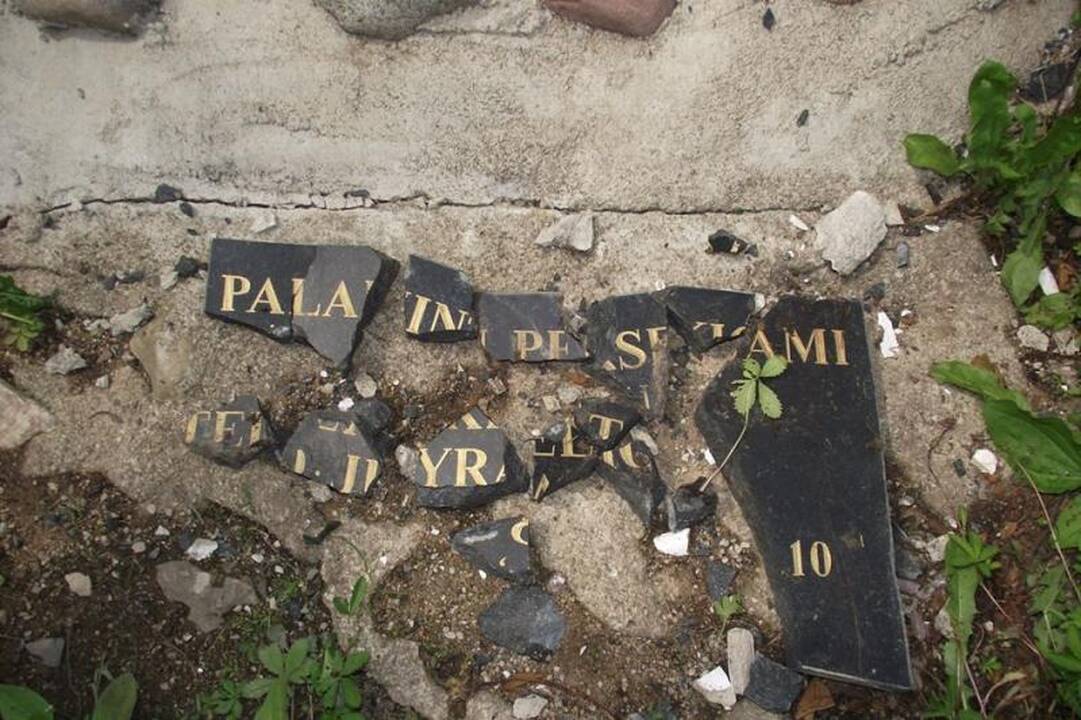 Kaune suniokotas D. Kedžiui skirtas paminklas – angelui nukirsta galva