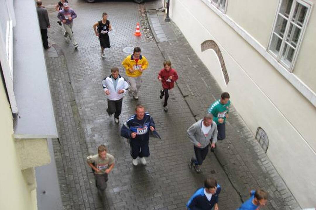Bėgikai nepabūgo lietaus