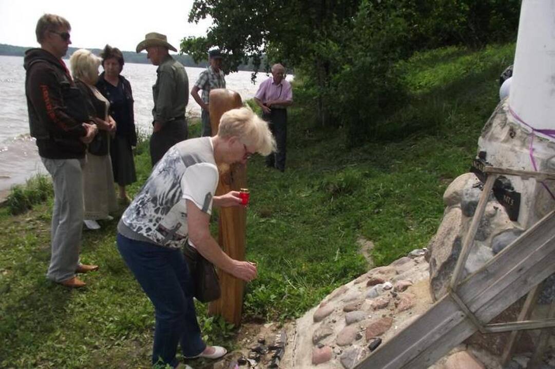Kaune suniokotas D. Kedžiui skirtas paminklas – angelui nukirsta galva