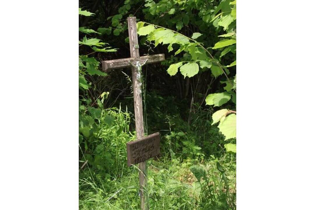 Kaune suniokotas D. Kedžiui skirtas paminklas – angelui nukirsta galva
