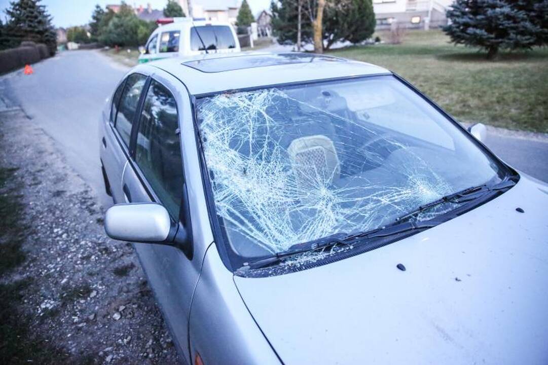 Keturračio ir automobilio avarija: sužaloti du žmonės