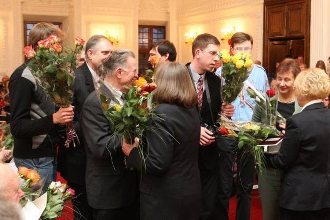 Kauno rotušėje 26-iems kauniečiams įteikti „Gerumo kristalai“
