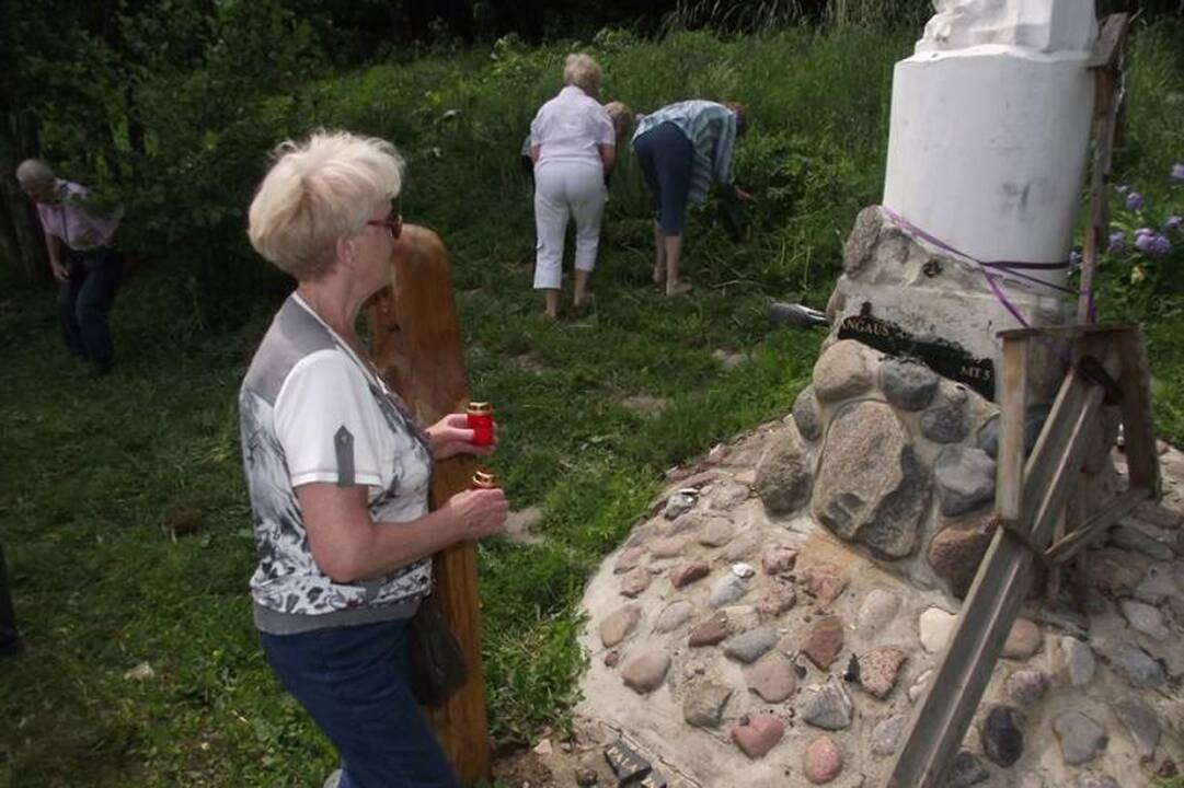 Kaune suniokotas D. Kedžiui skirtas paminklas – angelui nukirsta galva