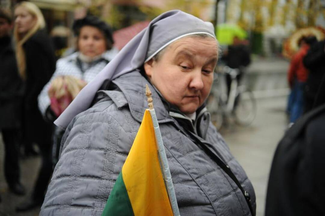 Skandalingo spektaklio žiūrovai aktoriams, režisieriui plojo atsistoję