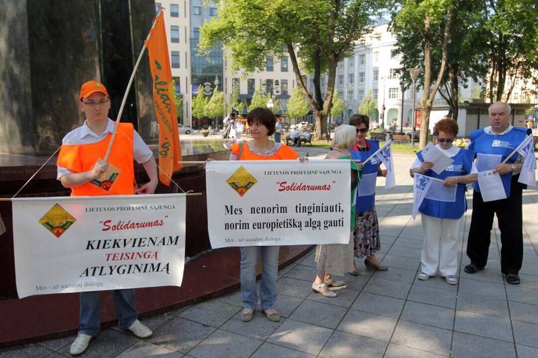 Vilniuje - profsąjungų piketas už MMA didinimą
