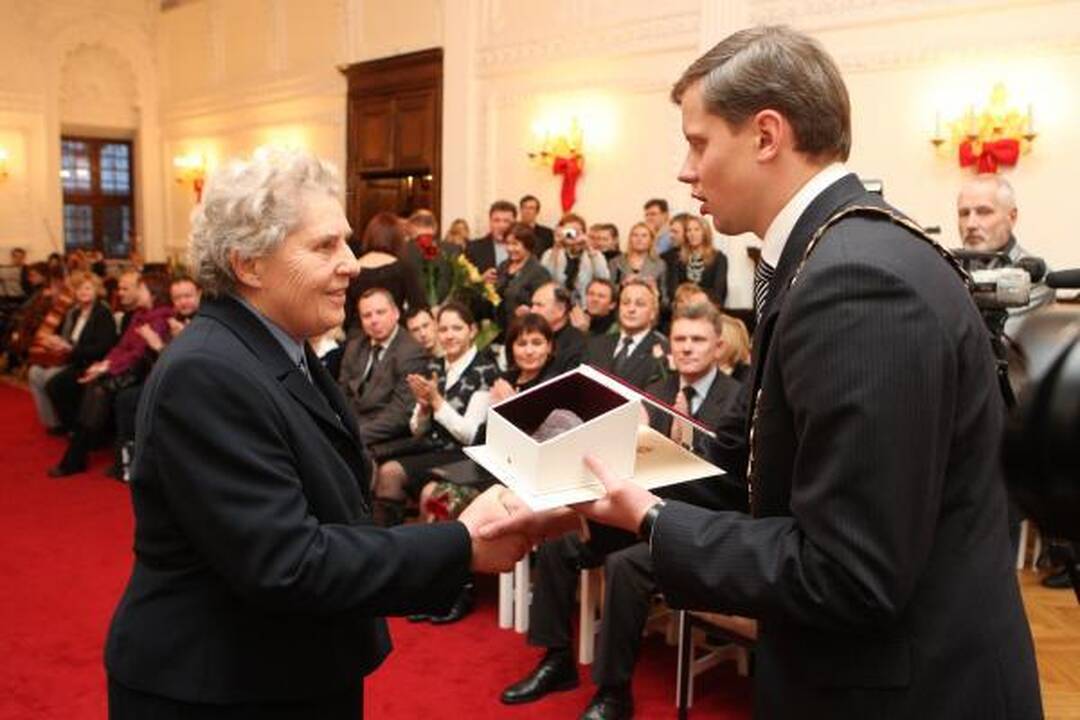 Kauno rotušėje 26-iems kauniečiams įteikti „Gerumo kristalai“