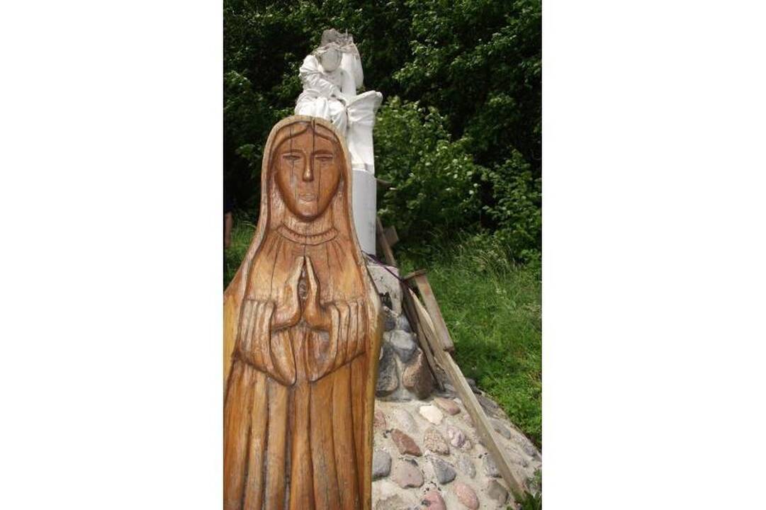 Kaune suniokotas D. Kedžiui skirtas paminklas – angelui nukirsta galva